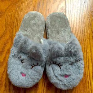 House slipper grey very comfy. Brand new without the tags.